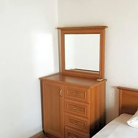 Huge Evleri 3 호텔 3*