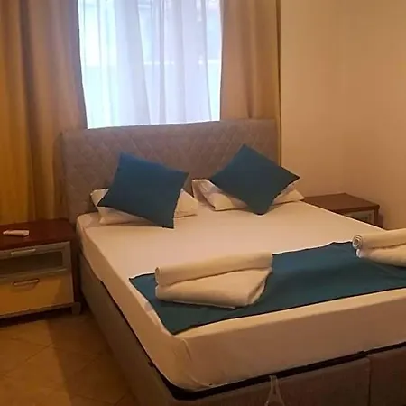 Huge Evleri 3 호텔 3*